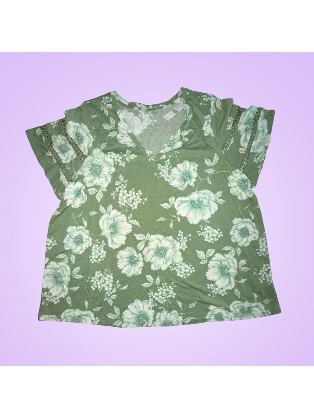 Women’s New Plus Size 22/24 Lane Bryant Sage Floral Split-Sleeve Top